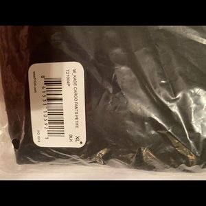 Women’s black Kade petite cargo scrub pants-XL